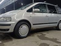 Volkswagen Sharan 2003 годаfor2 700 000 тг. в Шымкент