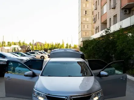 Toyota Camry 2015 года за 11 500 000 тг. в Актобе – фото 3