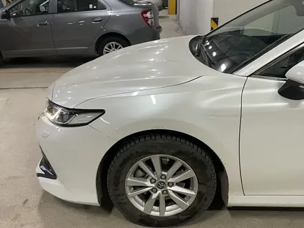 Toyota Camry 2019 года за 14 500 000 тг. в Астана – фото 4