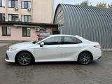 Toyota Camry 2021 года за 17 500 000 тг. в Уральск – фото 5