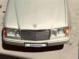 Mercedes-Benz E 220 1993 года за 1 900 000 тг. в Алматы