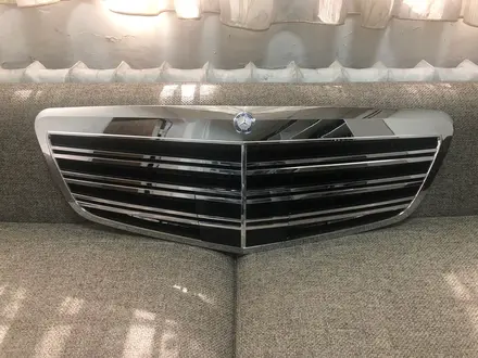 Решётка радиатора от Mercedes S/w221 6.3 AMG за 70 000 тг. в Алматы