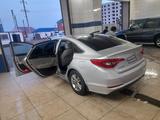 Hyundai Sonata 2015 года за 5 500 000 тг. в Актобе – фото 2