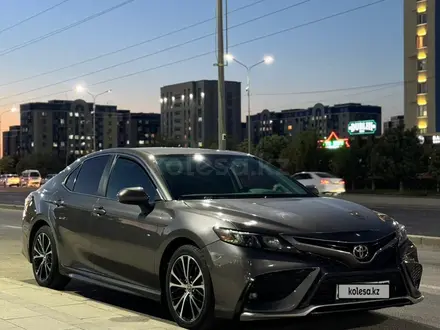 Toyota Camry 2020 года за 14 200 000 тг. в Алматы