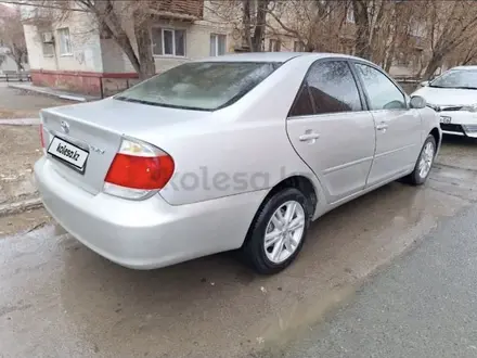 Toyota Camry 2005 года за 5 500 000 тг. в Атырау