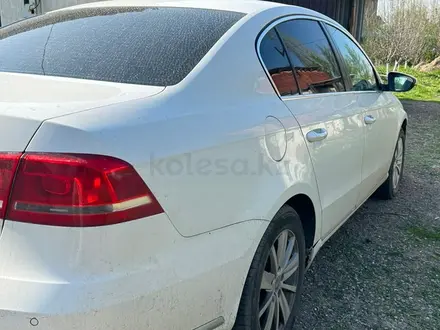 Volkswagen Passat 2014 года за 5 500 000 тг. в Есик – фото 5