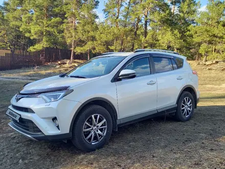 Toyota RAV4 2018 года за 13 500 000 тг. в Караганда