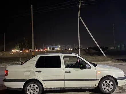 Volkswagen Vento 1993 года за 1 000 000 тг. в Тараз – фото 3