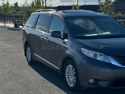 Toyota Sienna 2015 года за 9 000 000 тг. в Атырау – фото 2