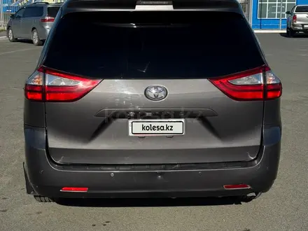 Toyota Sienna 2015 года за 9 000 000 тг. в Атырау – фото 6