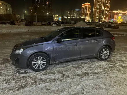 Chevrolet Cruze 2013 года за 2 800 000 тг. в Астана – фото 2