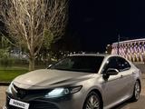 Toyota Camry 2020 года за 13 950 000 тг. в Кызылорда – фото 2