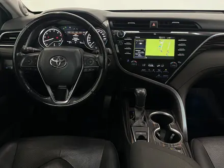 Toyota Camry Luxe 2018 года за 12 900 000 тг. в Астана – фото 9