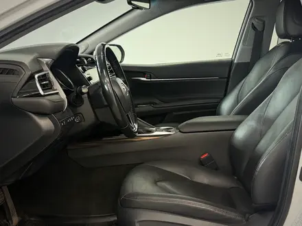 Toyota Camry Luxe 2018 года за 12 900 000 тг. в Астана – фото 12