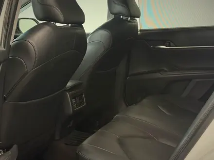 Toyota Camry Luxe 2018 года за 12 900 000 тг. в Астана – фото 11