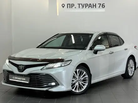 Toyota Camry Luxe 2018 года за 12 900 000 тг. в Астана