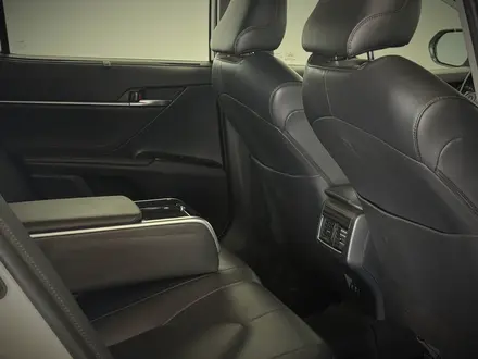 Toyota Camry Luxe 2018 года за 12 900 000 тг. в Астана – фото 7