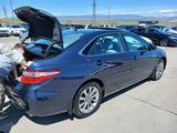 Toyota Camry 2017 года за 7 500 000 тг. в Уральск – фото 2