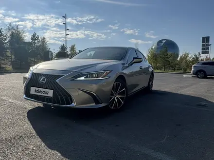Lexus ES 250 2022 года за 21 900 000 тг. в Астана
