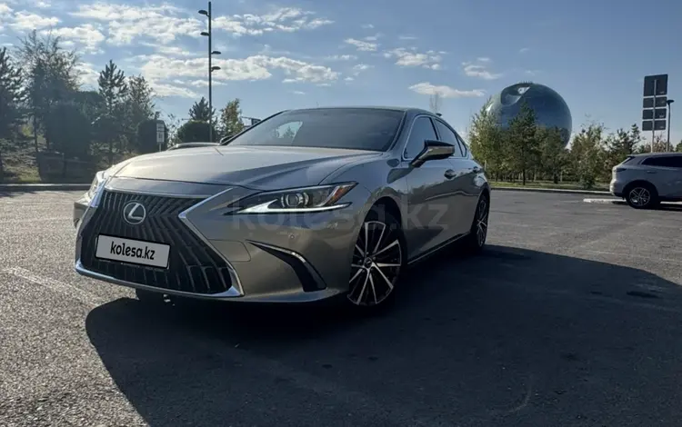 Lexus ES 250 2022 года за 21 900 000 тг. в Астана