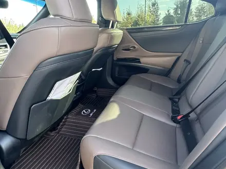 Lexus ES 250 2022 года за 21 900 000 тг. в Астана – фото 8