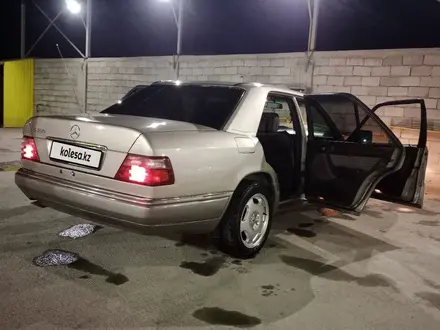 Mercedes-Benz E 280 1994 года за 2 600 000 тг. в Шымкент – фото 5