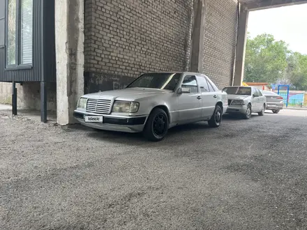 Mercedes-Benz E 260 1991 года за 1 200 000 тг. в Талдыкорган