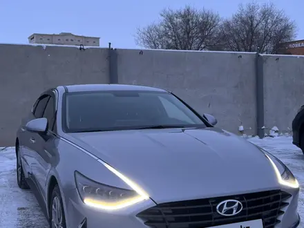 Hyundai Sonata 2020 года за 10 500 000 тг. в Актобе – фото 2