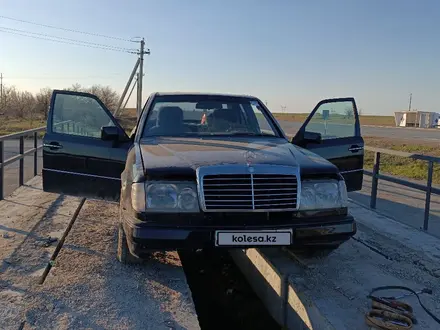 Mercedes-Benz E 230 1992 года за 1 200 000 тг. в Павлодар