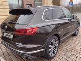 Volkswagen Touareg 2019 годаfor14 000 000 тг. в Астана – фото 2