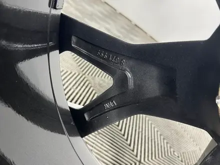 Комплект оригинальных разношироких дисков с зимней резиной на BMW X5/X6/X7 за 1 650 000 тг. в Астана – фото 4