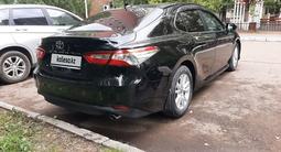 Toyota Camry 2021 года за 12 200 000 тг. в Астана – фото 3