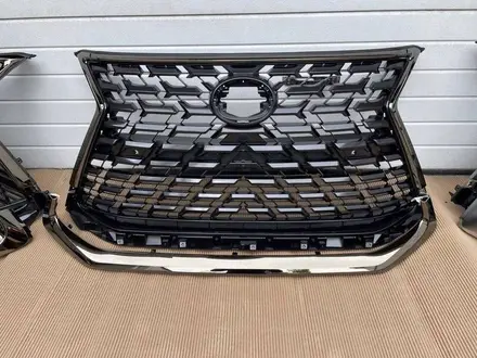 Решетка радиатора Lexus LX 570 Heritage Black Vision 2021 за 10 000 тг. в Алматы