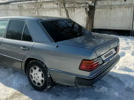 Mercedes-Benz E 200 1991 года за 2 000 000 тг. в Талдыкорган – фото 2