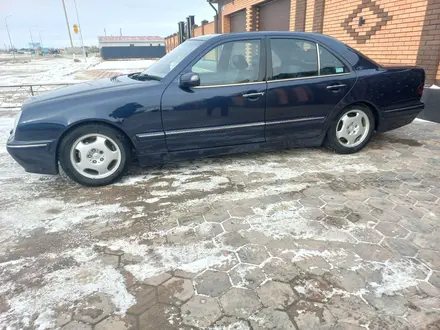 Mercedes-Benz E 240 2000 года за 4 800 000 тг. в Аральск – фото 4