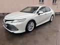 Toyota Camry 2018 года за 15 500 000 тг. в Алматы – фото 2