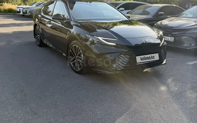 Toyota Camry 2025 года за 21 800 000 тг. в Алматы