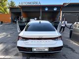 Hyundai Elantra 2024 года за 8 800 000 тг. в Алматы – фото 2