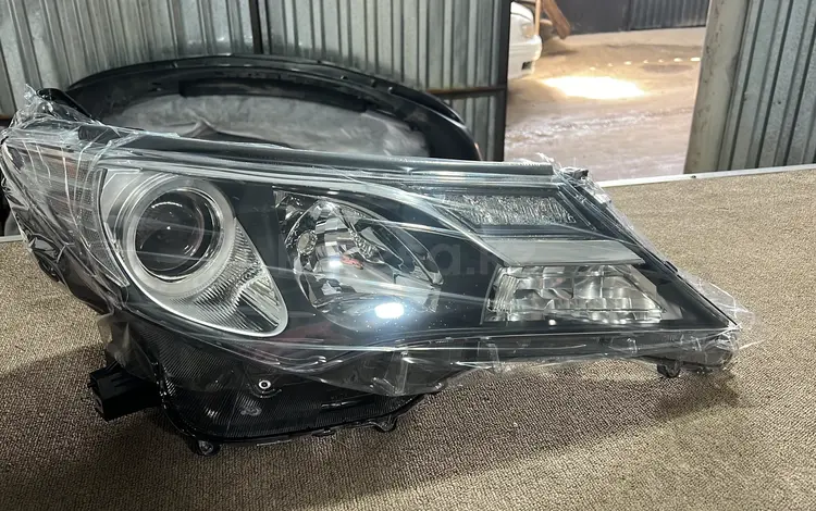 Передний фара на RAV4 2014 год за 45 000 тг. в Алматы