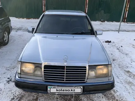 Mercedes-Benz E 230 1992 года за 1 700 000 тг. в Астана – фото 4