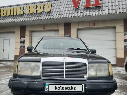 Mercedes-Benz E 200 1989 года за 1 000 000 тг. в Алматы