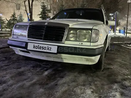 Mercedes-Benz E 260 1992 года за 2 490 000 тг. в Алматы – фото 2