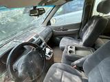 Kia Carnival 2001 года за 1 500 000 тг. в Шымкент