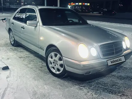 Mercedes-Benz E 200 1996 года за 3 500 000 тг. в Караганда – фото 2