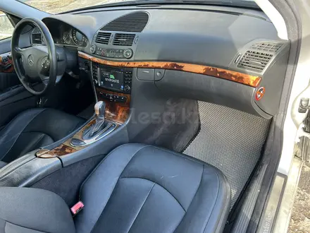 Mercedes-Benz E 320 2004 года за 4 200 000 тг. в Актобе – фото 16