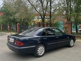 Mercedes-Benz E 230 1996 года за 2 999 000 тг. в Павлодар – фото 2