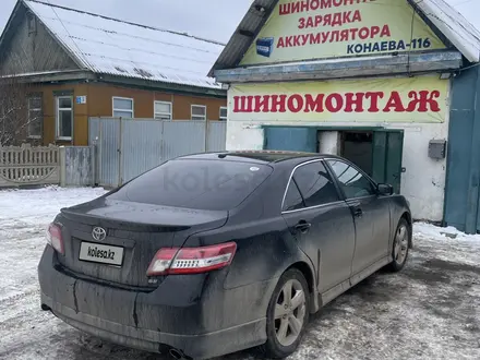 Toyota Camry 2011 года за 4 600 000 тг. в Актобе – фото 2