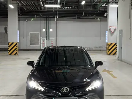 Toyota Camry 2019 года за 13 500 000 тг. в Караганда – фото 2