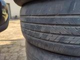 Шины Bridgestone 235/55/20 за 30 000 тг. в Караганда – фото 3