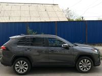 Toyota RAV4 2021 года за 16 900 000 тг. в Алматы